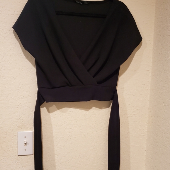 Boohoo Black Crop V Neck top - Picture 2 of 4